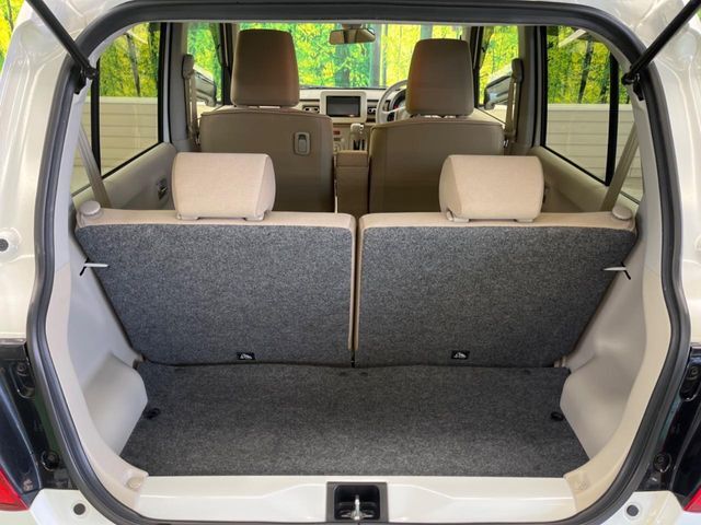 積み下ろしのしやすいデッキにはたっぷりと荷物を積み込んでいただけます。遊びから仕事まで、様々なシーンで頼れます♪