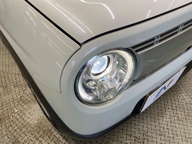 【HIDヘッドライト】非常に明るく前方を照らしてくれるので、悪天候や夜間の走行時も視界良好で安心してお乗りいただけます。