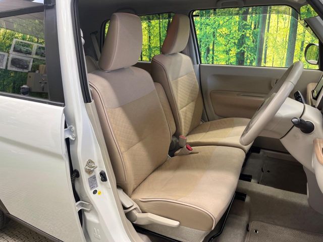 運転席シート廻りは使用感も少なく、良好な状態となっています。丁寧に使われていたことがよくわかりますね。