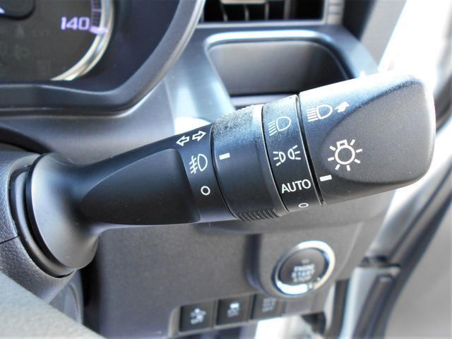 オートライト搭載なので暗くなると自動でライトが付いて便利です！対向車への視認性も向上するので安全面もUPしますね♪