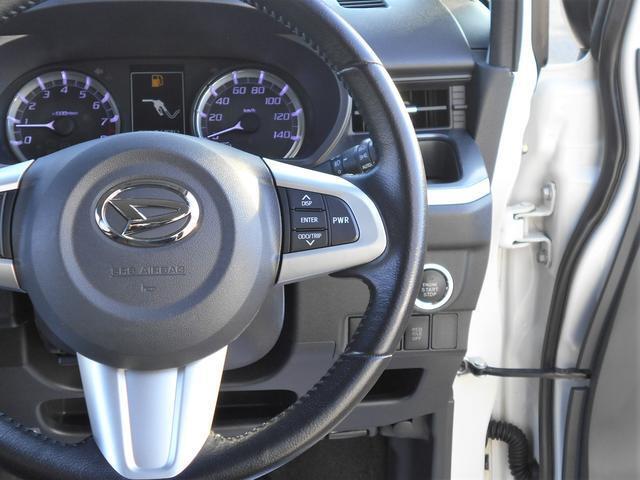 ステアリングには様々なスイッチが付いておりますので運転しながらの操作も楽ちんです♪