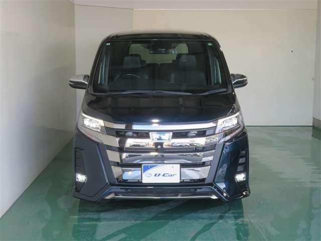 明度の高いLEDヘッドライトで、夜間の運転も安心です。