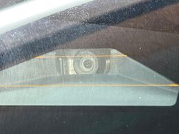 【トヨタセーフティセンス】走行中に前方の車両等を認識し、衝突しそうな時は警報とブレーキで衝突回避と被害軽減をアシスト。より安全にドライブをお楽しみいただけます。