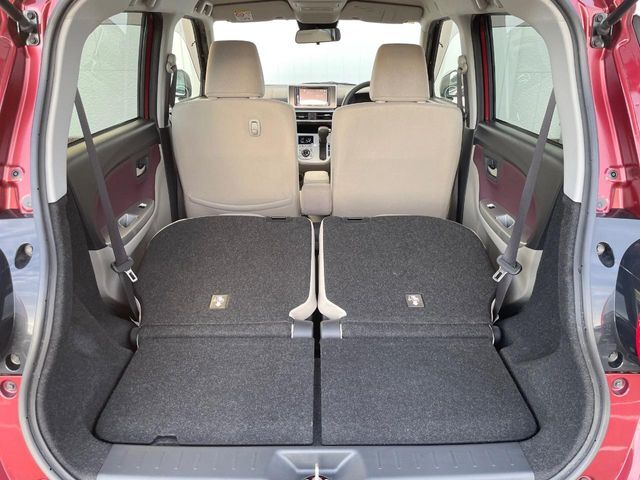 普段のお買い物や通勤、送迎等に十分な荷室スペースを確保しております。セカンドシートを倒すと、大きな荷物の積載も可能です♪