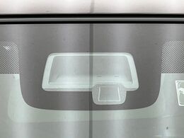 【スズキ　セーフティサポート】走行中に前方の車両等を認識し、衝突しそうな時は警報とブレーキで衝突回避と被害軽減をアシスト。より安全にドライブをお楽しみいただけます。