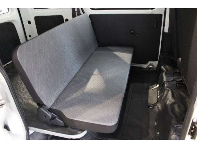 後席にも2名ご乗車可能となっております！！