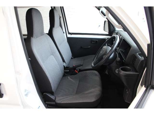 前方の視界も良く足元も広々しているので運転しやすいです！