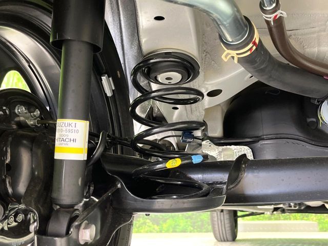 お車を安心してお乗りいただく為には、足回りの定期点検が欠かせません。サービスサポート（有償保証）では無料点検もご提供しており、安心のカーライフをお過ごしいただけるサポート体制が整っています。