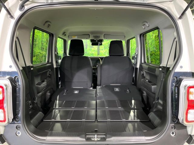 普段のお買い物や通勤、送迎等に十分な荷室スペースを確保しております。セカンドシートを倒すと、大きな荷物の積載も可能です♪