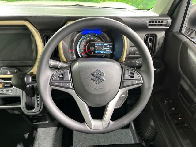 インテリアに合わせたデザインのステアリングは、運転される方のことも考え、運転しやすい形状、大きさです。是非一度、実際に触ってお確かめください。