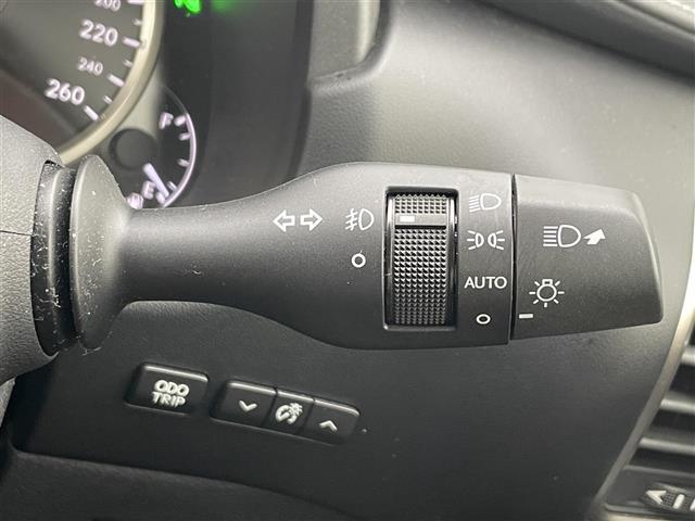 【オートライト】付け忘れや消し忘れを防ぐことができます。高速道路などのトンネル走行中等にも役立ちます♪