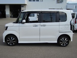 左側から見たお車です