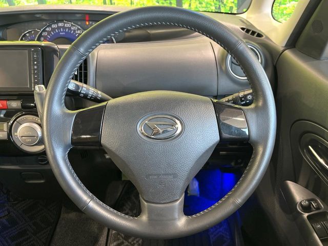 【純正革巻きステアリング】上質な革を使用することで、手にしっかり馴染みとても運転しやすいハンドルです♪