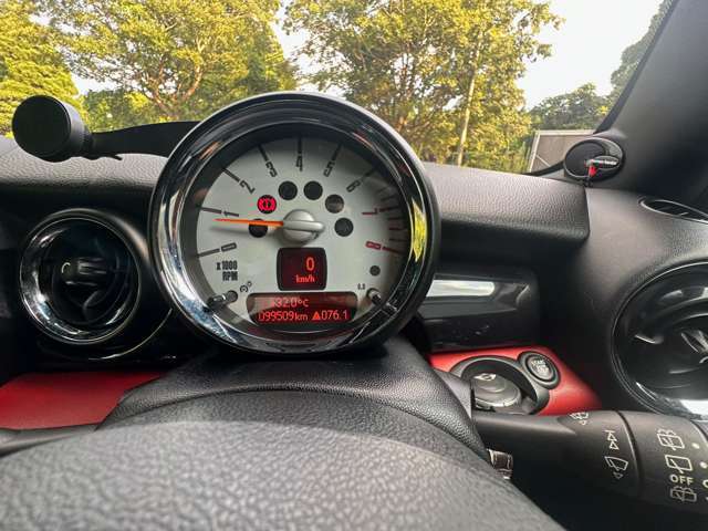 現車確認と試乗のお申し込みは事前予約（連絡）をお願いいたします。現車は本社ショールーム・認証工場（茨城県下妻市の筑波サーキット前0296-48-9477）に保管されている場合があります。