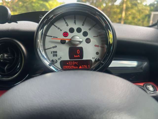 現車確認と試乗のお申し込みは事前予約（連絡）をお願いいたします。現車は本社ショールーム・認証工場（茨城県下妻市の筑波サーキット前0296-48-9477）に保管されている場合があります。