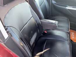 ベンチシートで室内広々！