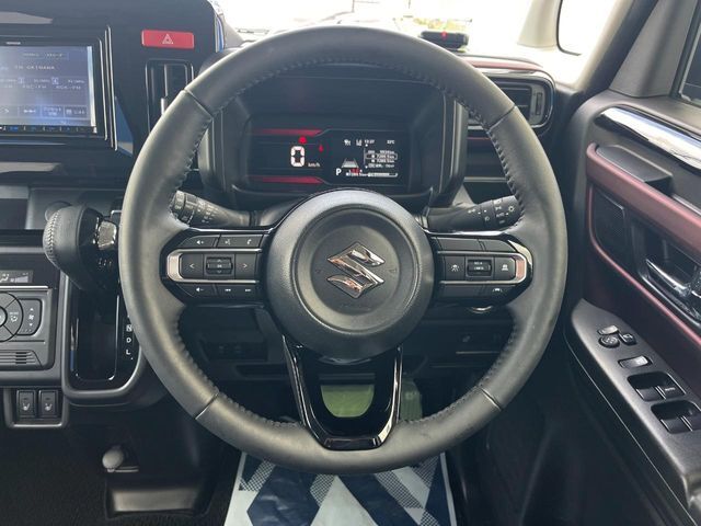 【純正革巻きステアリング】上質な革を使用することで、手にしっかり馴染みとても運転しやすいハンドルです♪