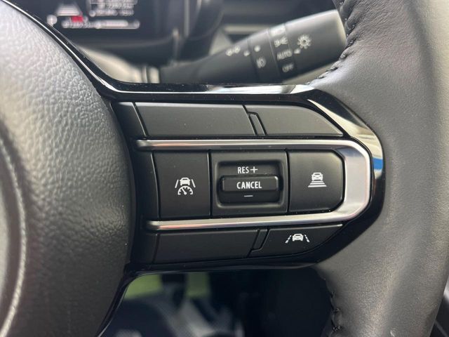 【アダプティブクルーズコントロール】高速道路での長距離走行が楽に！！自動で速度を保つクルーズコントロールが、衝突軽減システムと連携し、前方の車両を感知して車間を保つように速度調節してくれます！！