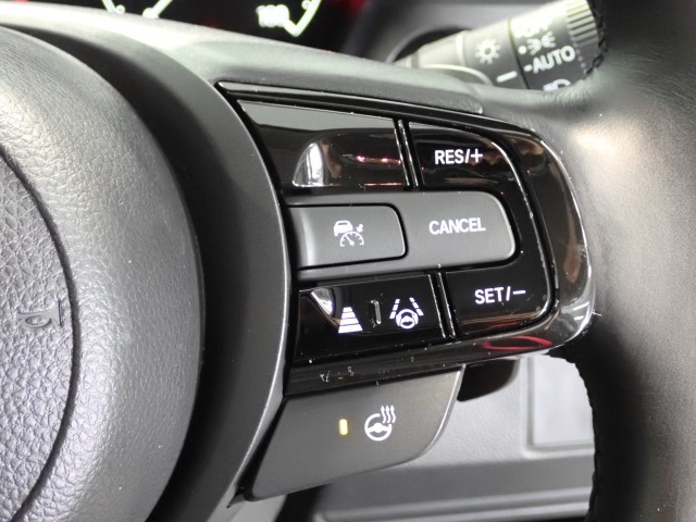 Honda SENSING衝突軽減ブレーキ（CMBS）ACC（アクティブ・クルーズ・コントロール）LKAS（車線維持支援システム）路外逸脱抑制機能、誤発進抑制機能、先行車発進お知らせ機能、標識認識機能
