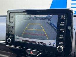 【バックカメラ】駐車時に後方がリアルタイム映像で確認できます。大型商業施設や立体駐車場での駐車時や、夜間のバック時に大活躍！運転スキルに関わらず、今や必須となった装備のひとつです！