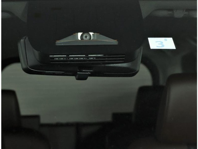 TOYOTA　SAFETY　SENSEは道路状況、車両状態、天候状態及びドライバーの操作状況などによっては、作動しない場所があります。あくまで運転補助機能です。