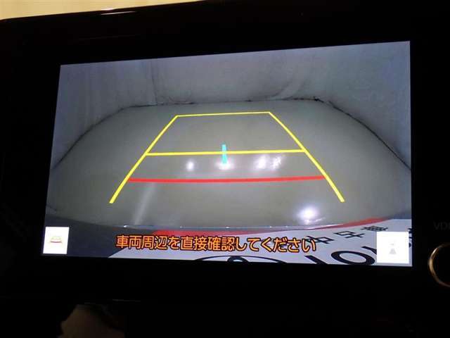 バックモニターも装備しております。バックギアに入れるとナビ画面に車の後方が映し出されます。これで後方確認も安心！