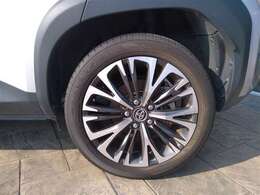 純正18インチのアルミ付きです