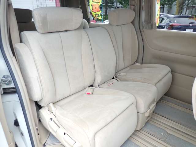 2列目はスライド・リクライニングが可能♪好みの姿勢でリラックスできる快適空間です♪