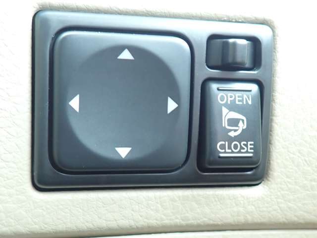 電動格納式ドアミラーが装備されております♪