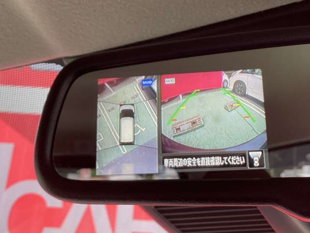 ミラーに映るアラウンドビューモニターで後方の処理も確認できて慣れない場所でもラクラク駐車できちゃいます◎