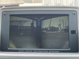 フロントグリルにあるカメラが前方の左右を映すので、路地などから出る際に自転車や人などとの接触を防止できます。