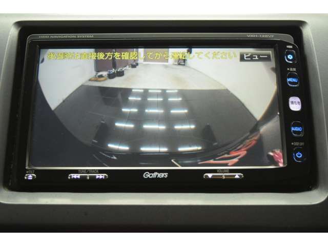 バックモニターで車庫入れ楽々♪