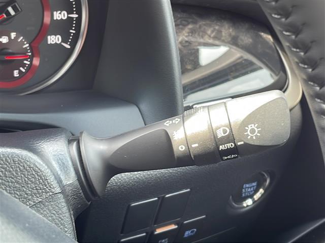 【　オートライト　】オートライトなのでライトの点け忘れを気にすることなく運転が出来ます♪