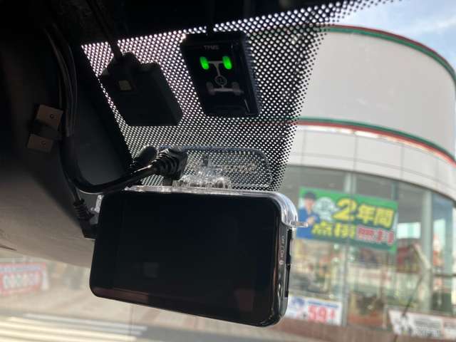 車庫入れもカメラ付きで安心＆安全♪