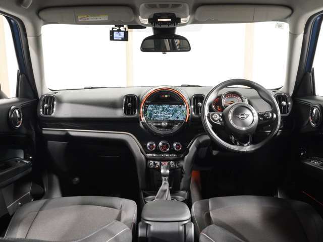 ■高年式、低走行、装備や価格に魅力があるなど、専門店の目線で厳選した高品質なミニのみ厳選し、約250台以上の新旧ミニの中からお気に入りの1台をお選びいただけます■マッチした1台がきっと見つかりますよ♪