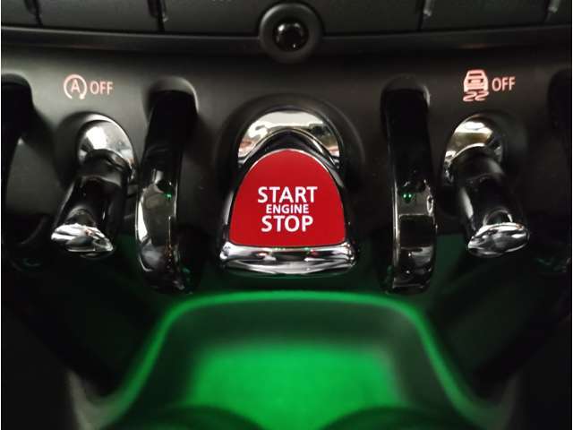 【プッシュスタート】プッシュスタートの最大のメリットは「防犯対策」です。スマートキーと車のIDが合致しないとエンジンは始動させることができません。