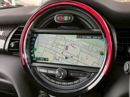 先進のBMW　タッチパッド付きi-driveとほぼ同性能のHDDナビゲーションになります。USBインターフェースやブルートゥースオーディオなど様々な先進機能をお楽しみいただけます。