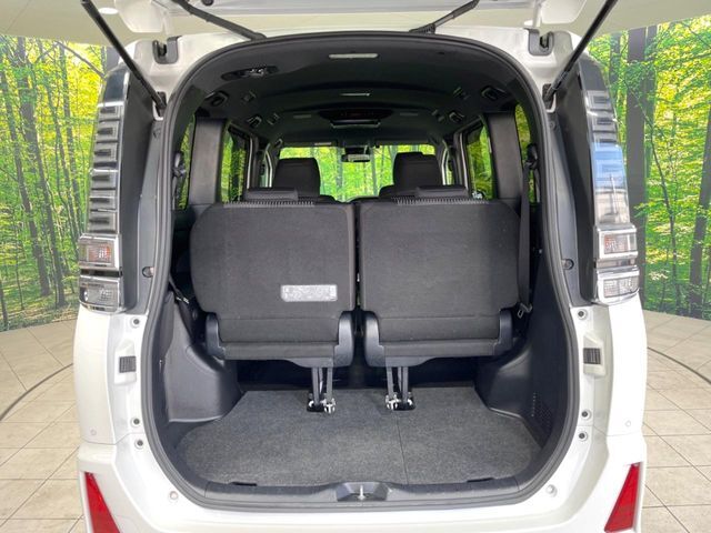普段のお買い物や通勤、送迎等に十分な荷室スペースを確保しております。セカンドシートを倒すと、大きな荷物の積載も可能です♪