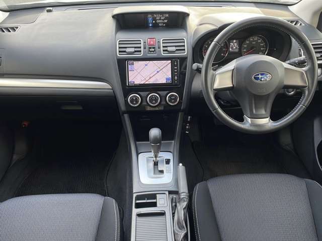 車両販売と整備・保証・クリーニングなどのサービスを自由にお選び頂けます。 その上お値打ちなクルマばかりです。 サービスは必要な分だけお選び下さい。