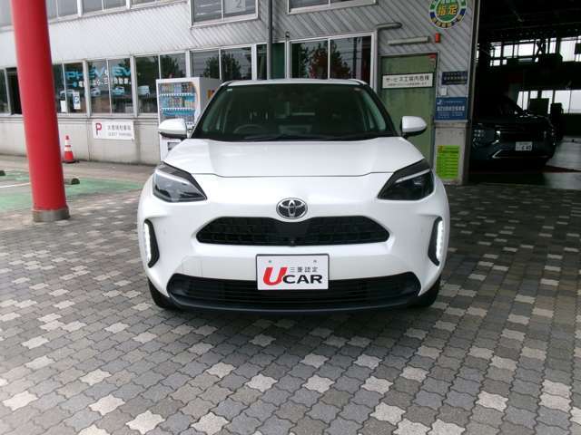 当店は諸費用も含めた総額表示を行っております。諸費用には車庫証明費用が含まれています。また、店舗納車を推奨しておりますので納車費用は含まれておりません。