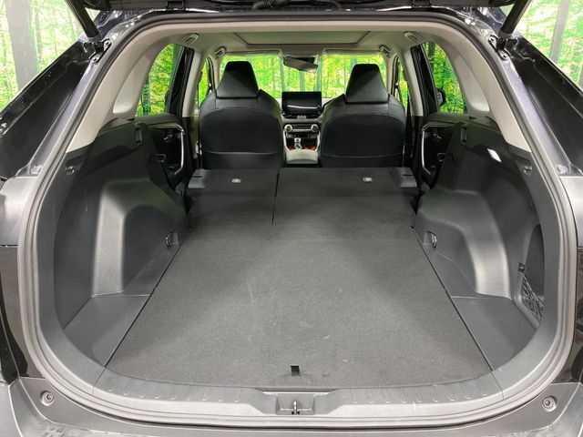 普段のお買い物や通勤、送迎等に十分な荷室スペースを確保しております。セカンドシートを倒すと、大きな荷物の積載も可能です♪