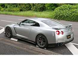 GT-R専門店。R32GT-RからR35GT-Rまで30年以上販売に携わってきた長年の経験からお勧めのGT-Rをご紹介させていただきます。メンテナンスからチューニングまで何でもお任せください。