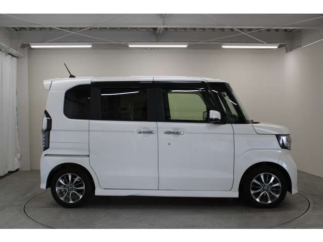 【バックカメラ】ガイド線も付いたバックカメラなので駐車も楽々★