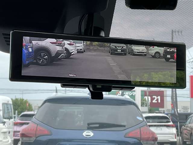 スマートルームミラーで後席や荷室が荷物で満載で後ろが見えないときでもこれなら安心