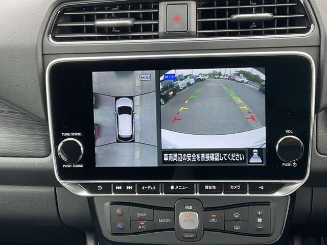 アラウンドビューモニターは4個のカメラを合成してまるで上から撮影した様な駐車場のどの位置にいるかとてもわかり易い機能です