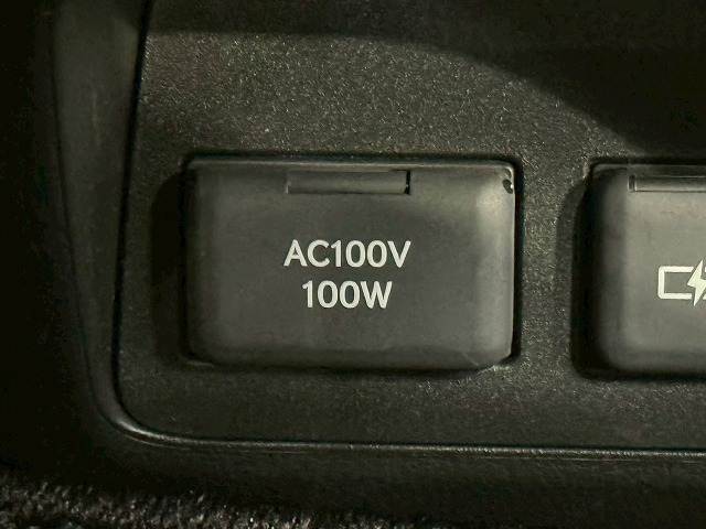 メーカーOPの【AC100V電源】を装備。携帯やノートパソコンの充電など家庭用電化製品を車の中で思う存分お楽しみいただけます。