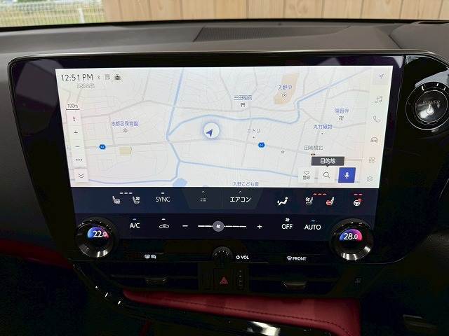 【純正14型ナビ】一体感のあるナビは、高級感ある車内を演出してくれます。Bluetooth再生などオーディオ機能も充実しておりますので、運転もより楽しめます♪