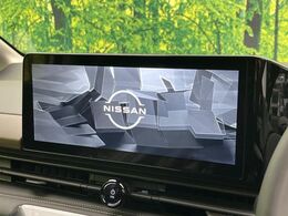 【メーカー純正ナビ】インテリアに溶け込むスタイリッシュな「専用設計」メーカーナビを装備♪視認性や操作性など基本性能にも優れ、より上質なカーライフをお楽しみいただけます。