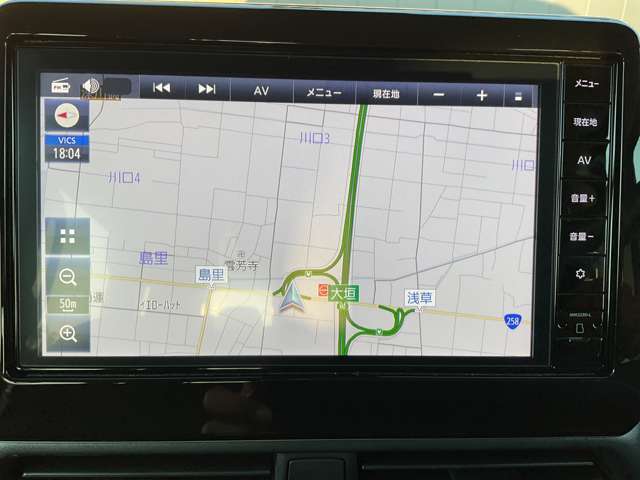 日産純正9インチメモリーナビ（MM223D-L）装備。スマートフォンによる部分地図更新、Bluetooth接続での音楽視聴、快適な画面操作と高音質なオーディオ再生。無料地図更新付きです。