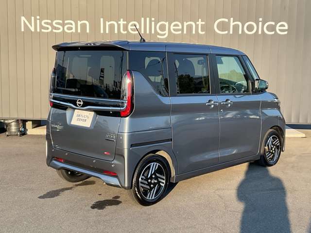 納車前に入念な点検整備をさせていただきます。もちろん全車走行距離無制限のワイド保証付きですので安心してお乗りいただけます。
